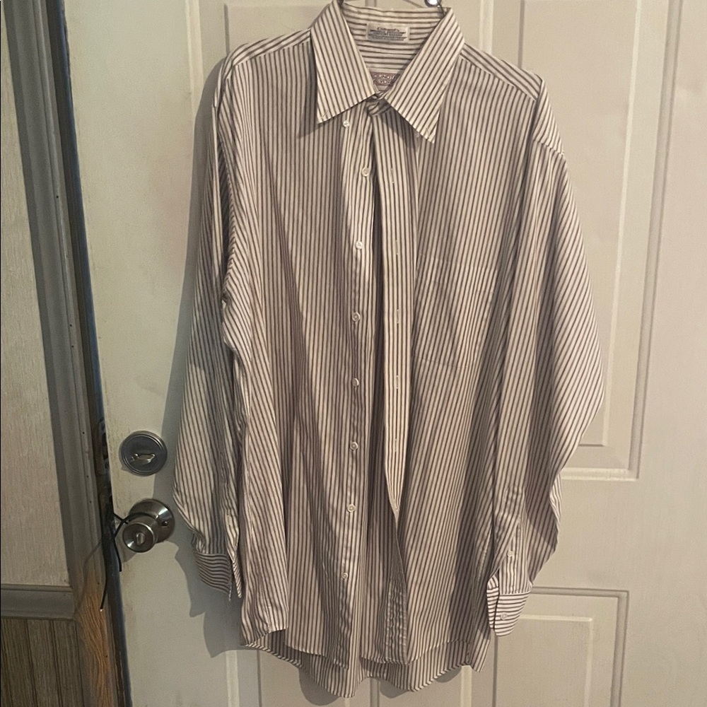 Roundtree & Yorke Men's Striped Button-Down Shirt